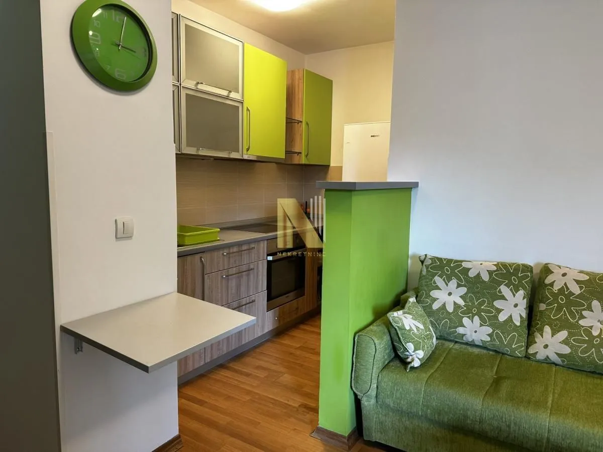 Izdavanje, jednosoban stan, 36m², Adamovićevo Naselje, Novi Sad Sve Podlokacije