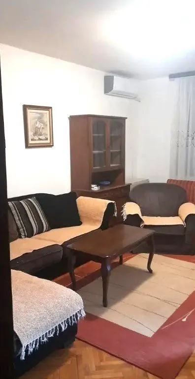 Izdavanje, jednosoban stan, 51m², Blok 6, Podgorica