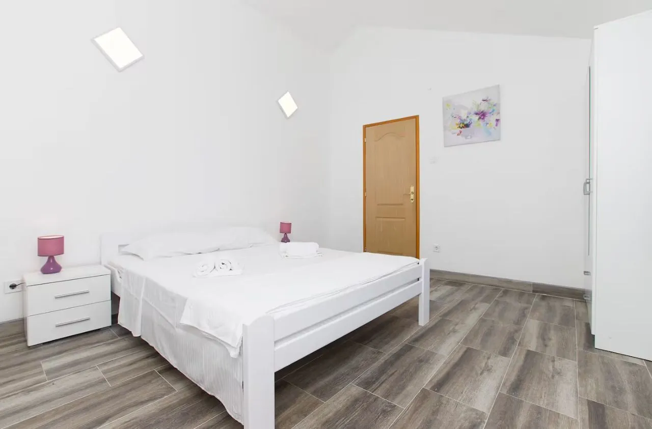 Rent, house, 110m², Tivat, Crna Gora