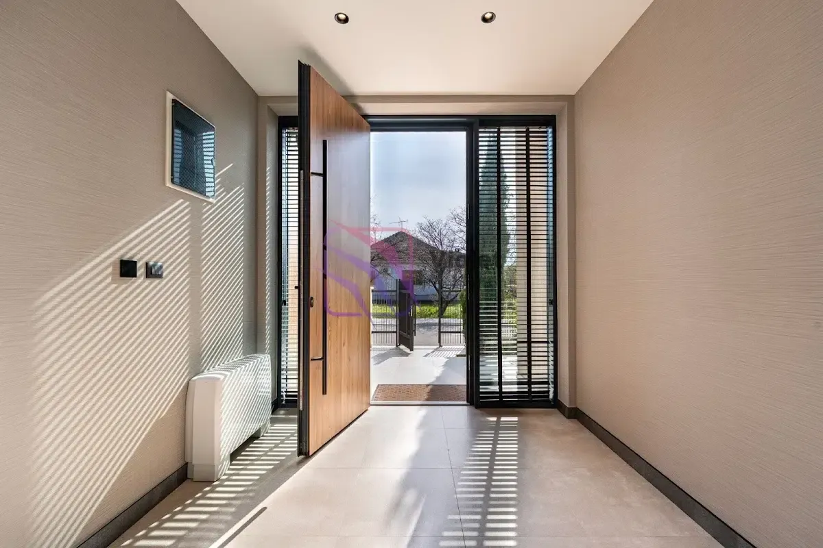 Prodaja, kuća, 262m², Gornja Gorica, Podgorica