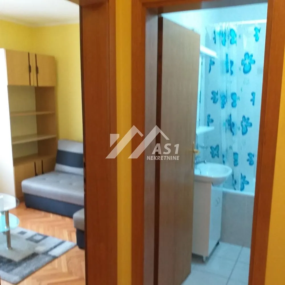Izdavanje, jednosoban stan, 35m², Adamovićevo Naselje, Novi Sad Sve Podlokacije