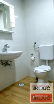 Izdavanje, garsonjera, 28m², Sajmište, Novi Sad - image 8