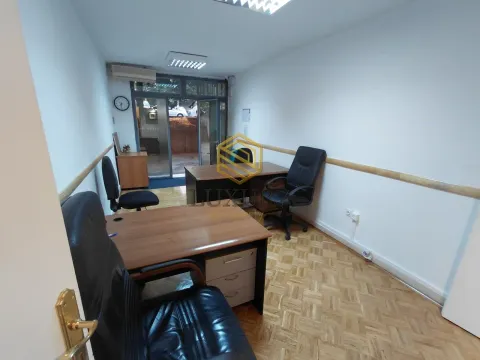 Rent, office space, 20m², Blok 5, Podgorica - image 4