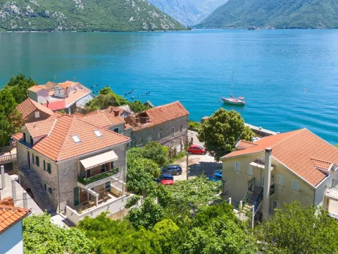 Sale, three bedroom apartment, 112m², Strp, Kotor