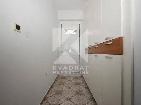 Izdavanje, kuća, 300m², Donja Gorica, Podgorica - image 40
