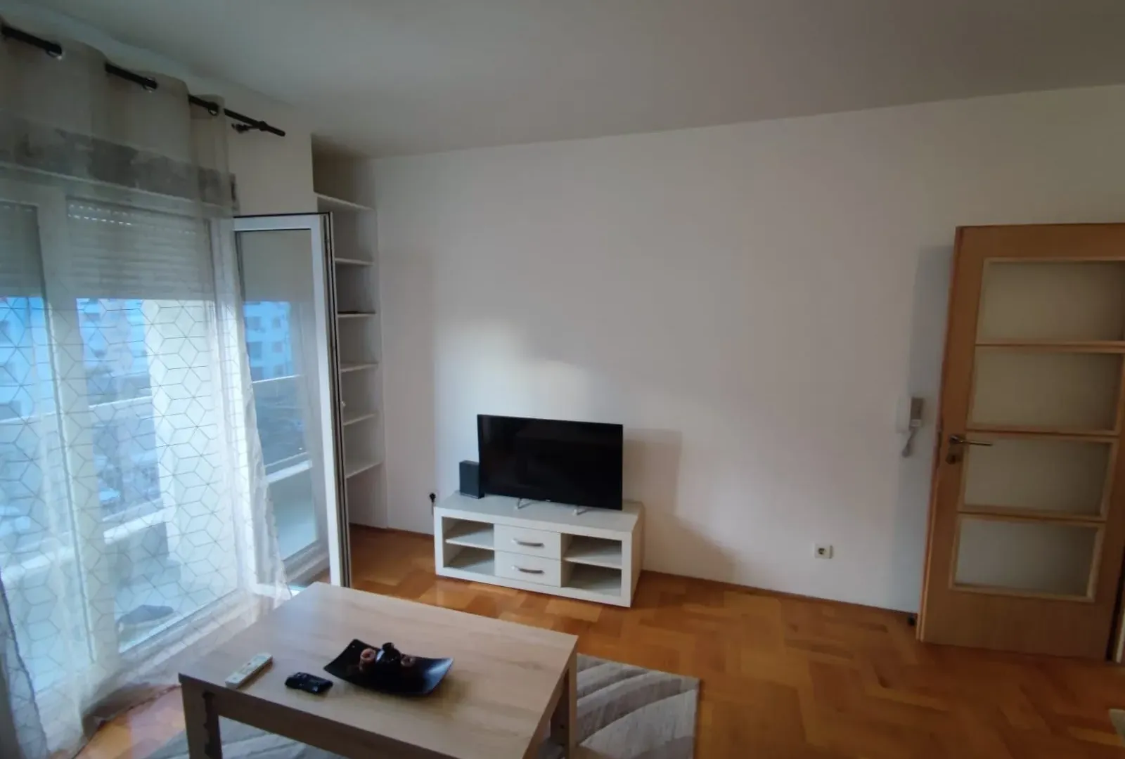 Izdavanje, jednosoban stan, 40m², Stari Aerodrom, Podgorica