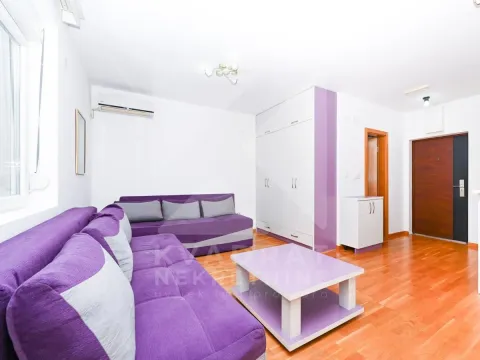 Rent, studio apartment, 34m², Stari Aerodrom, Podgorica - image 2