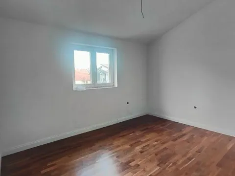 Sale, house, 200m², Karaburško Polje, Podgorica - image 3