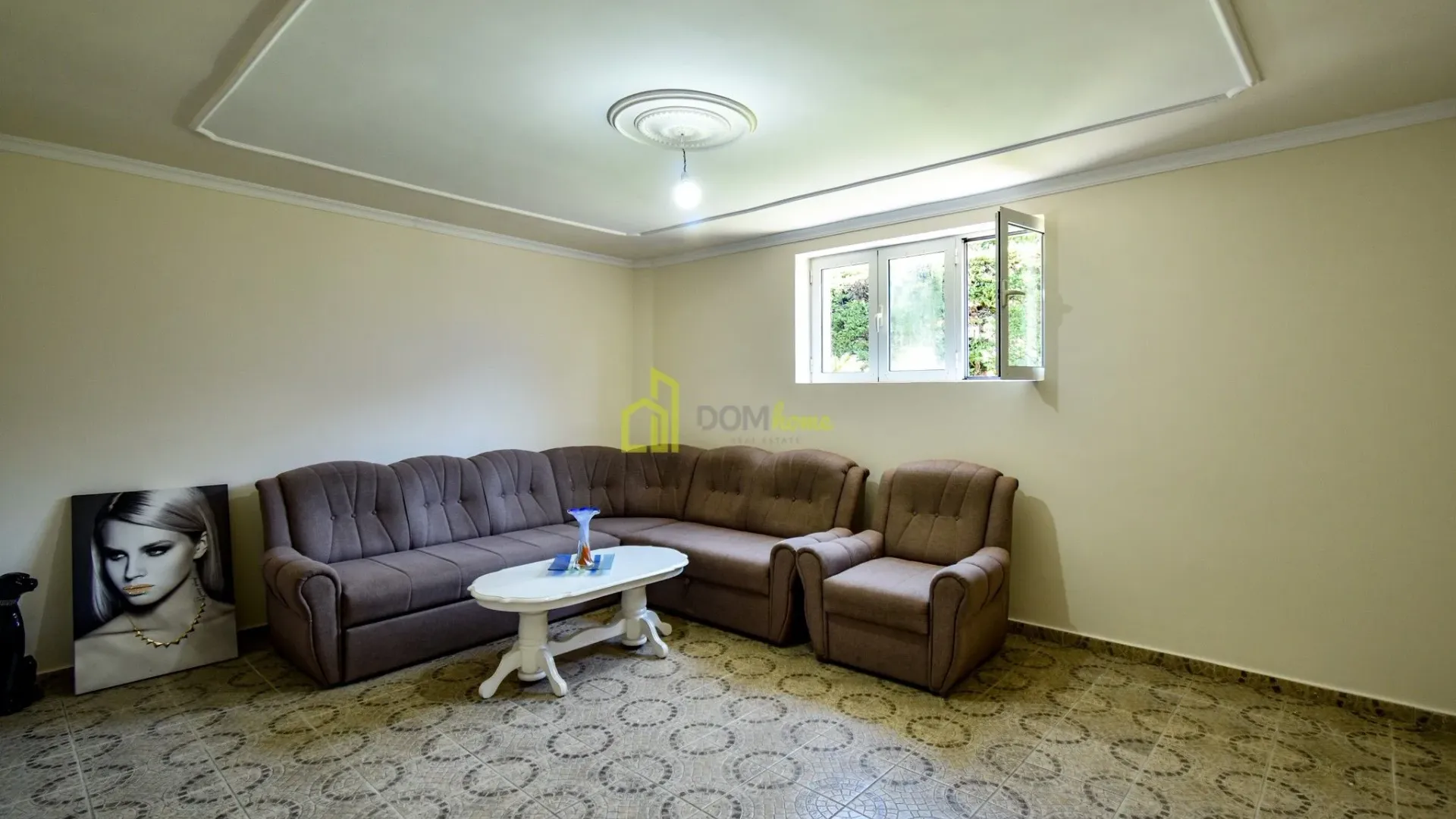 Sale, house, 303m², Konik, Podgorica