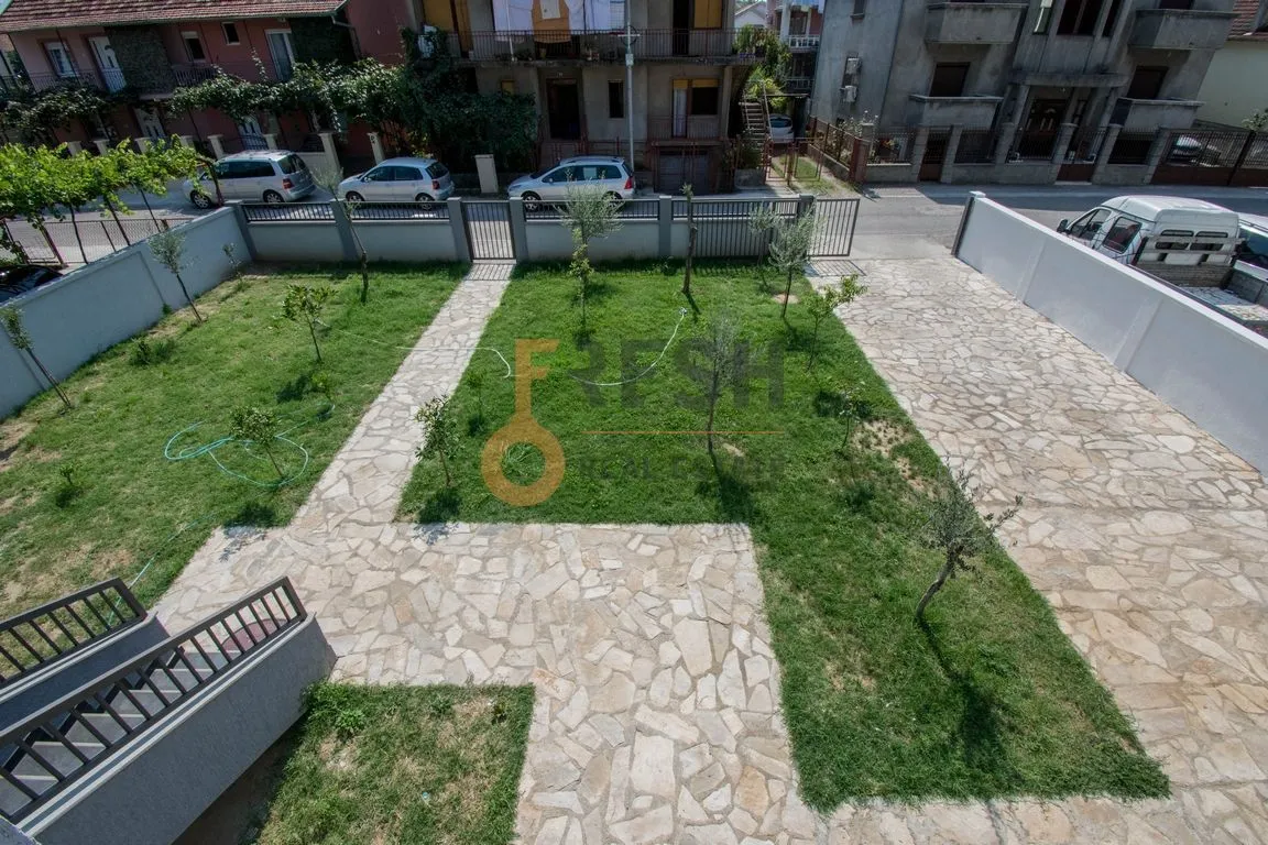 Prodaja, kuća, 450m², Stari Aerodrom, Podgorica
