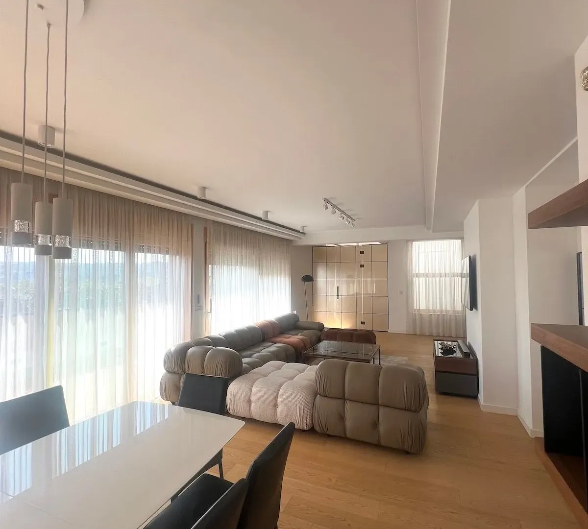 Rent, four bedroom apartment, 237m², Vračar Hram, Vračar Sve Podlokacije