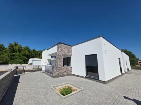 Sale, house, 86m², Ulcinj, Crna Gora - image 19