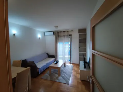 Rent, one bedroom apartment, 40m², Stari Aerodrom, Podgorica - image 1