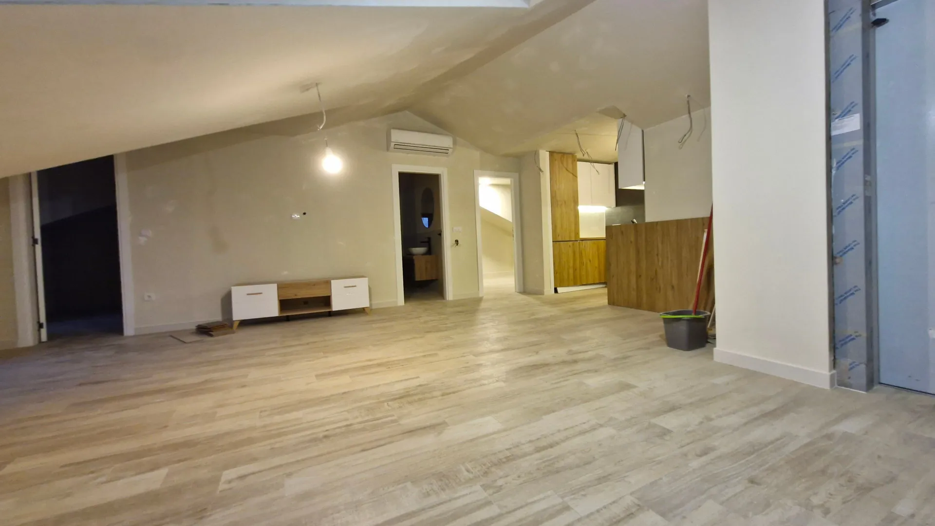 Prodaja, dvosoban stan, 90m², Dumidran, Tivat