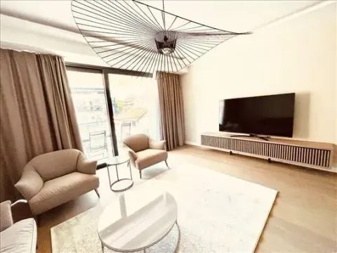 Izdavanje, četvorosoban stan, 140m², Stari Grad, Beograd - image 11