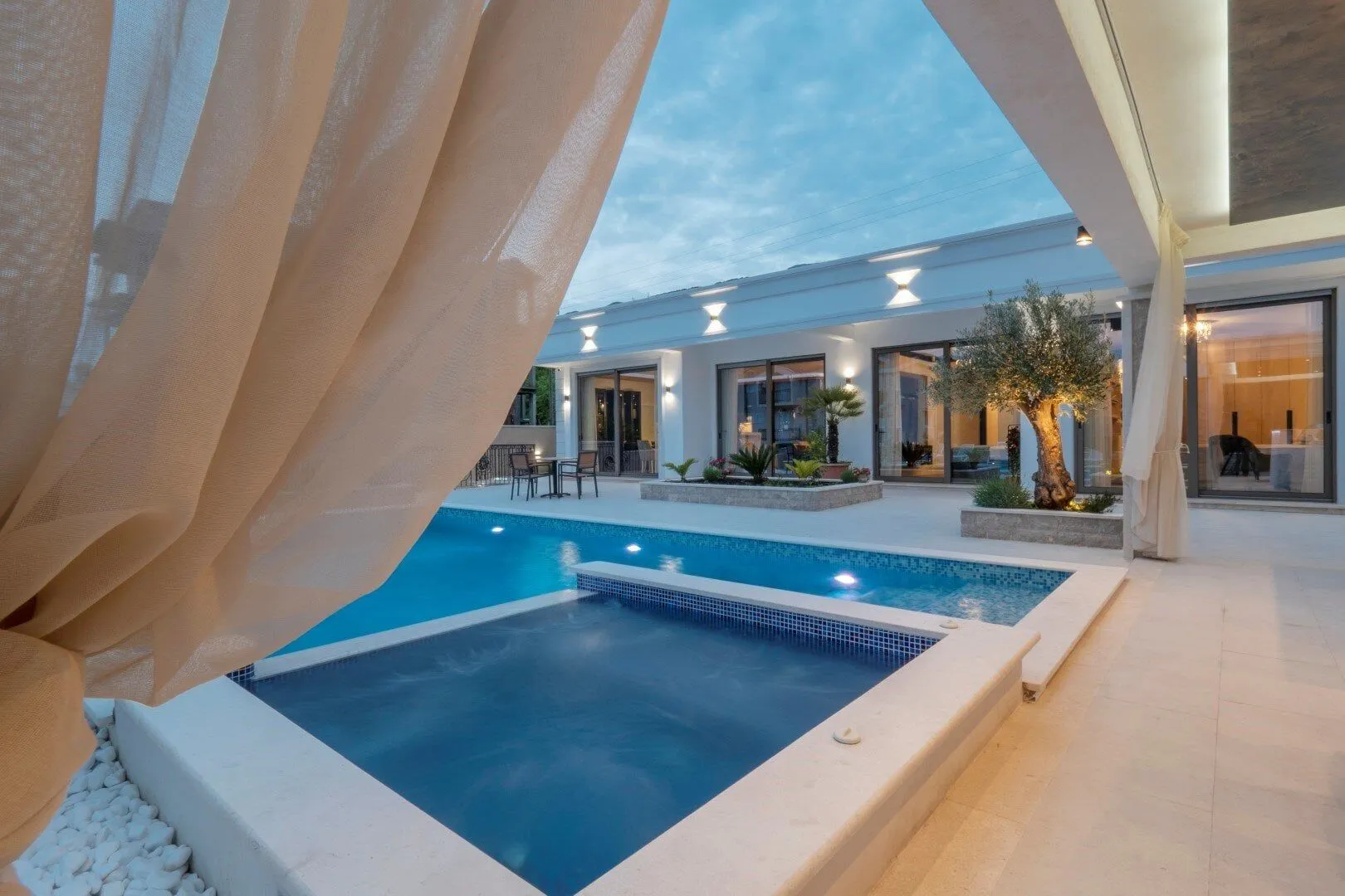 Sale, house, 190m², Prijevor, Budva