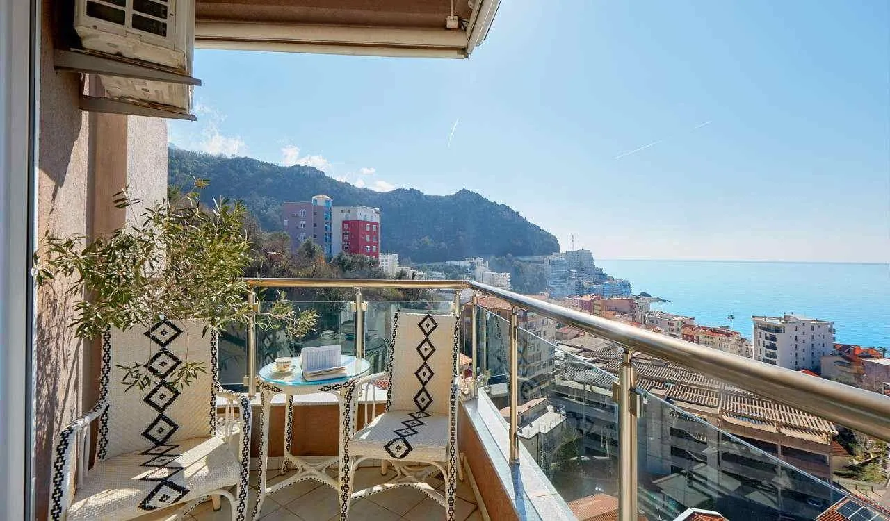 Prodaja, trosoban stan, 150m², Bečići, Budva