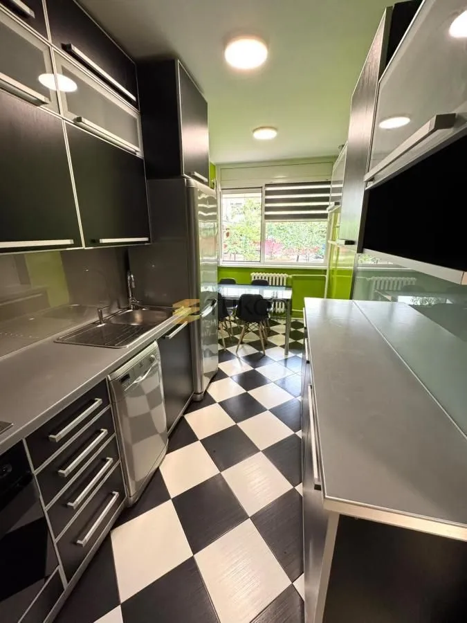Izdavanje, jednosoban stan, 50m², Novi Beograd Blok 33, Novi Beograd Sve Podlokacije
