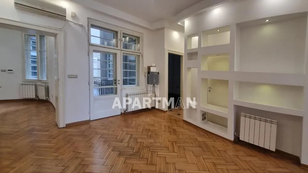 Izdavanje, četvorosoban stan, 90m², Stari Grad, Beograd