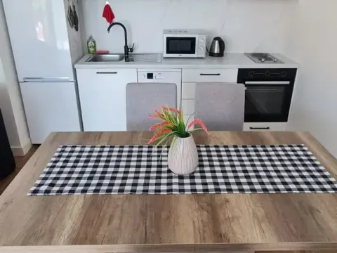 Izdavanje, stan, 51m², Tivat, Crna Gora - image 3