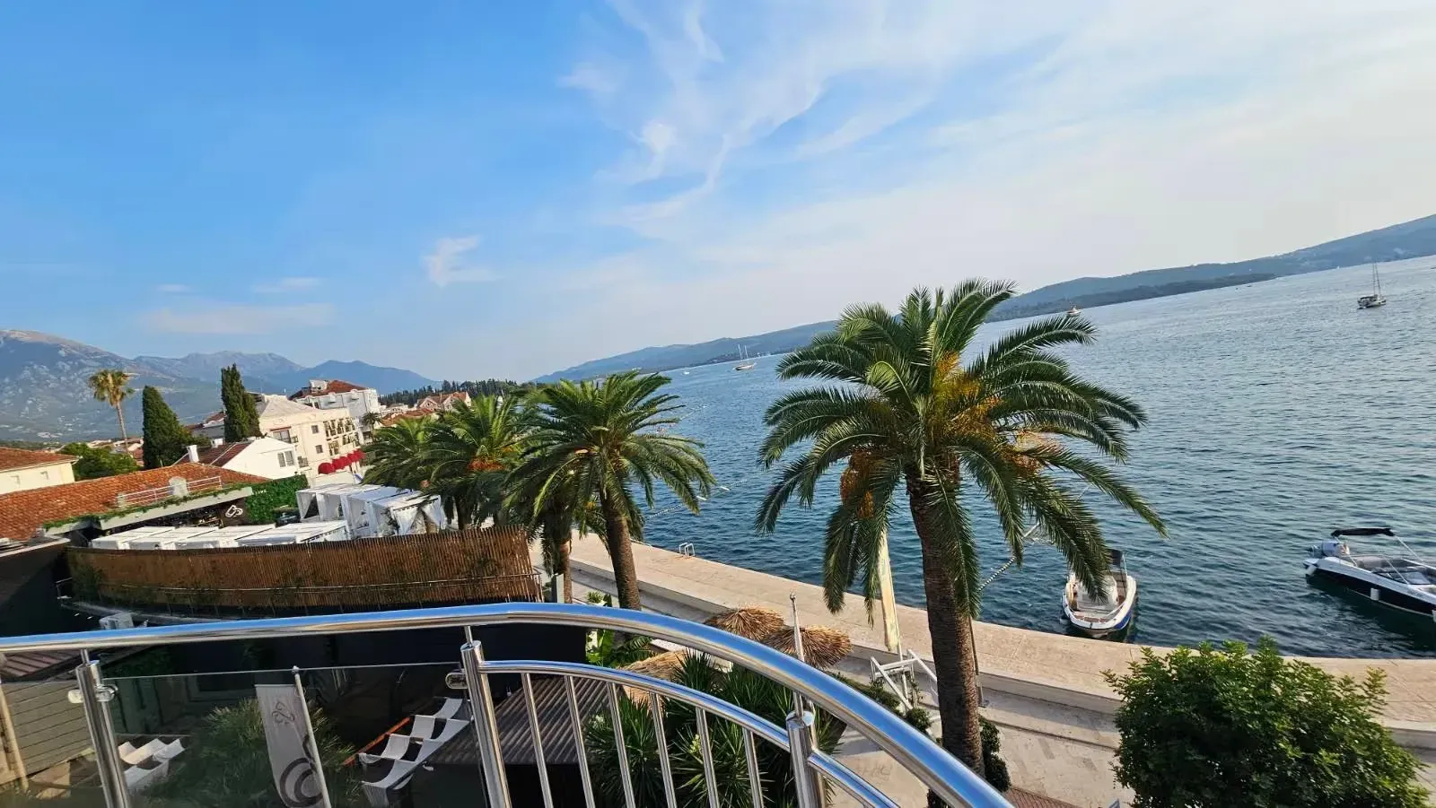 Izdavanje, stan, 80m², Tivat, Crna Gora