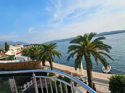 Izdavanje, stan, 80m², Tivat, Crna Gora - image 1