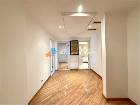 Izdavanje, poslovni prostor, 147m², Kalenić Pijaca, Vračar Sve Podlokacije - image 23
