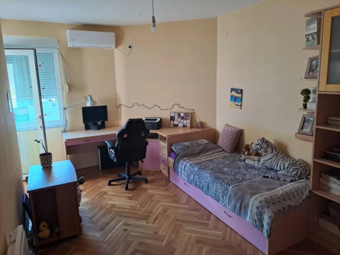 Prodaja, trosoban stan, 90m², Blok 9, Podgorica