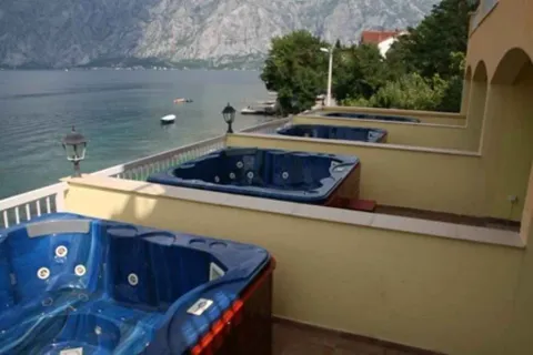 Terase sa đakuzijima i pogledom na more. - image 16