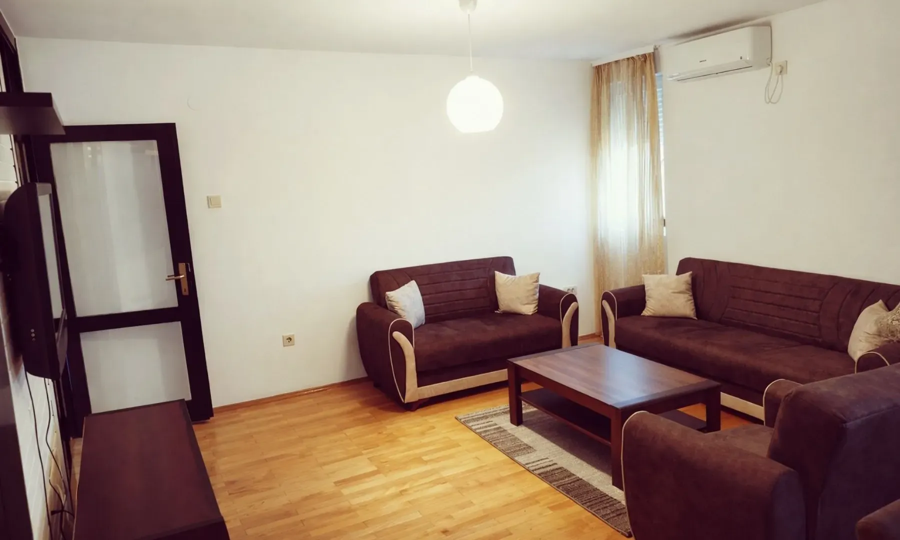 Izdavanje, jednosoban stan, 59m², Blok 5, Podgorica