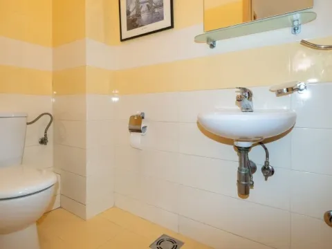 Izdavanje, dvosoban stan, 68m², Tuški Put, Podgorica - image 12