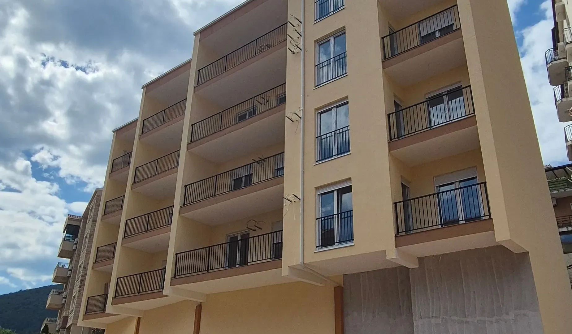 Prodaja, jednosoban stan, 49m², Lazi, Budva