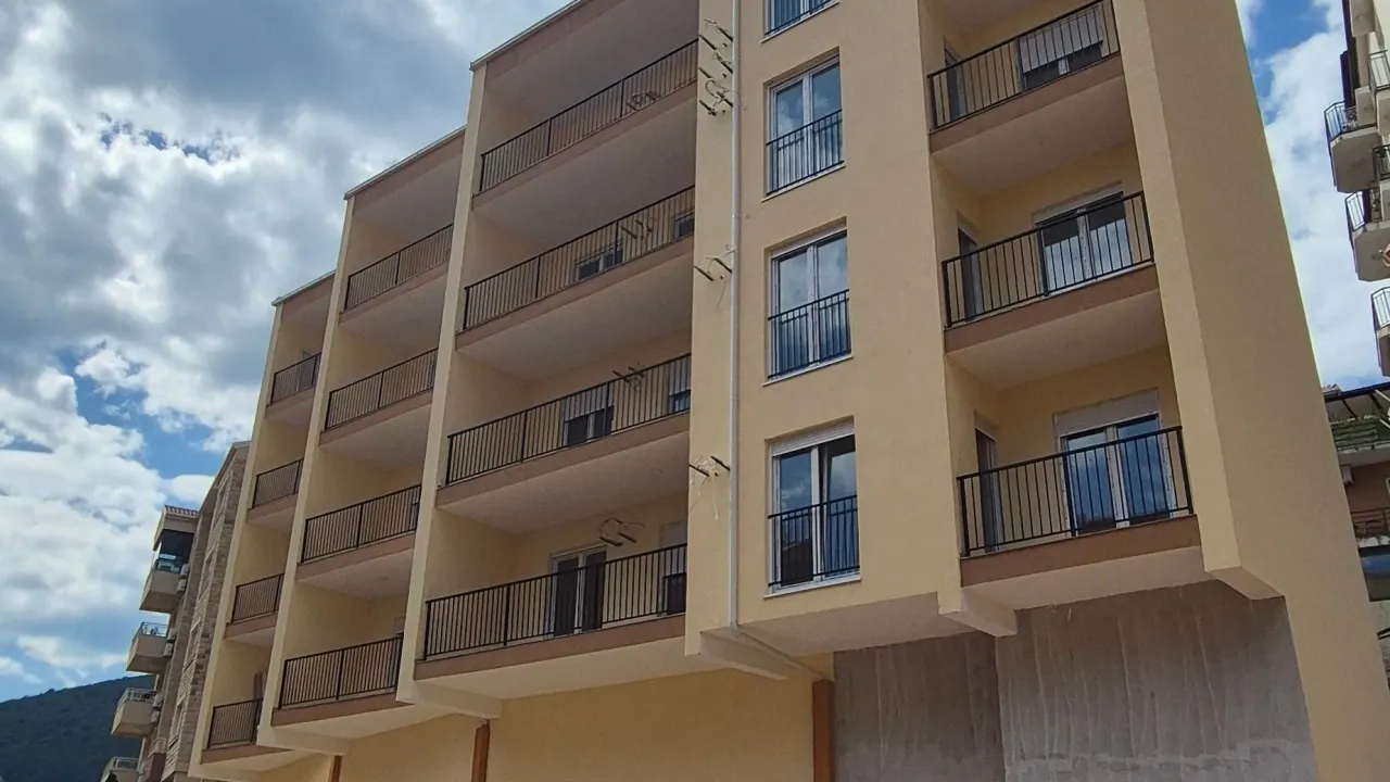 Prodaja, jednosoban stan, 49m², Lazi, Budva