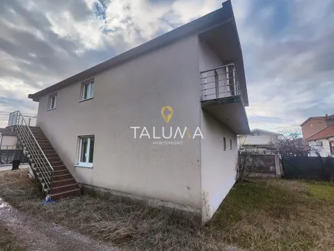 Prodaja, kuća, 200m², Karaburško Polje, Podgorica - image 1