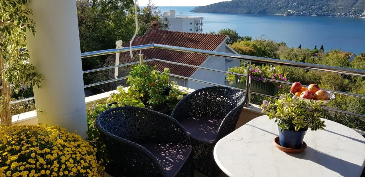 Prodaja, trosoban stan, 120m², Herceg Novi, Crna Gora