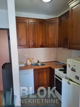 Izdavanje, garsonjera, 40m², City Kvart, Podgorica - image 2