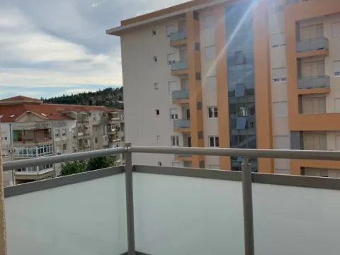 Rent, one bedroom apartment, 45m², City Kej, Podgorica - image 2
