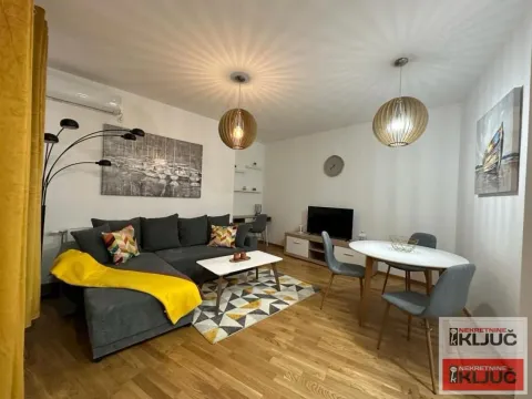 Stan in Bulevar Evrope