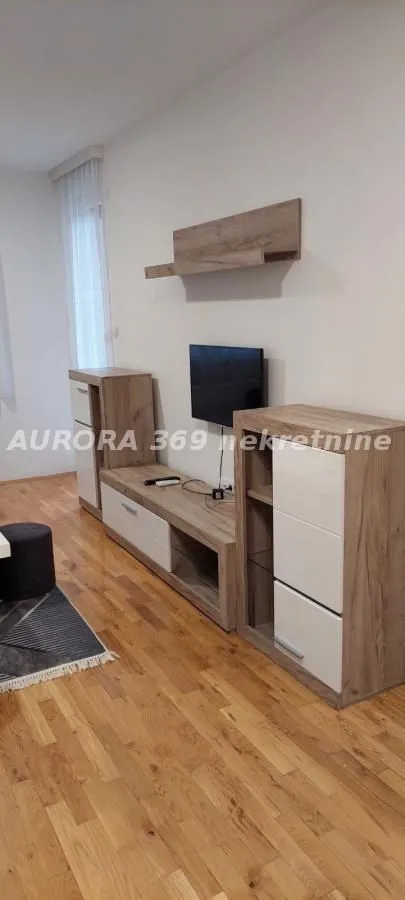 Izdavanje, jednosoban stan, 40m², Salajka, Novi Sad Sve Podlokacije