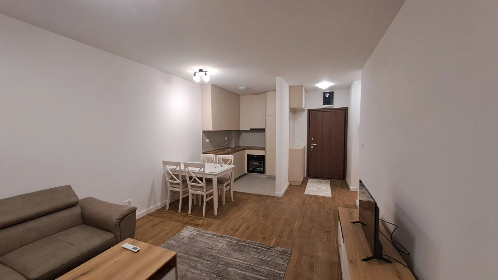 Izdavanje, jednosoban stan, 45m², Stari Aerodrom, Podgorica
