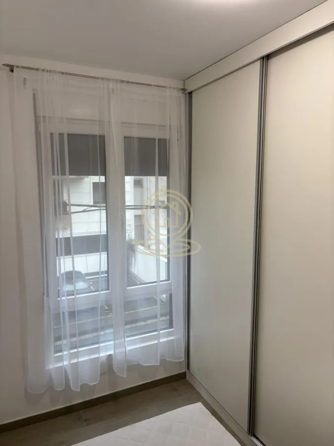Izdavanje, jednosoban stan, 40m², Crveni Krst, Beograd