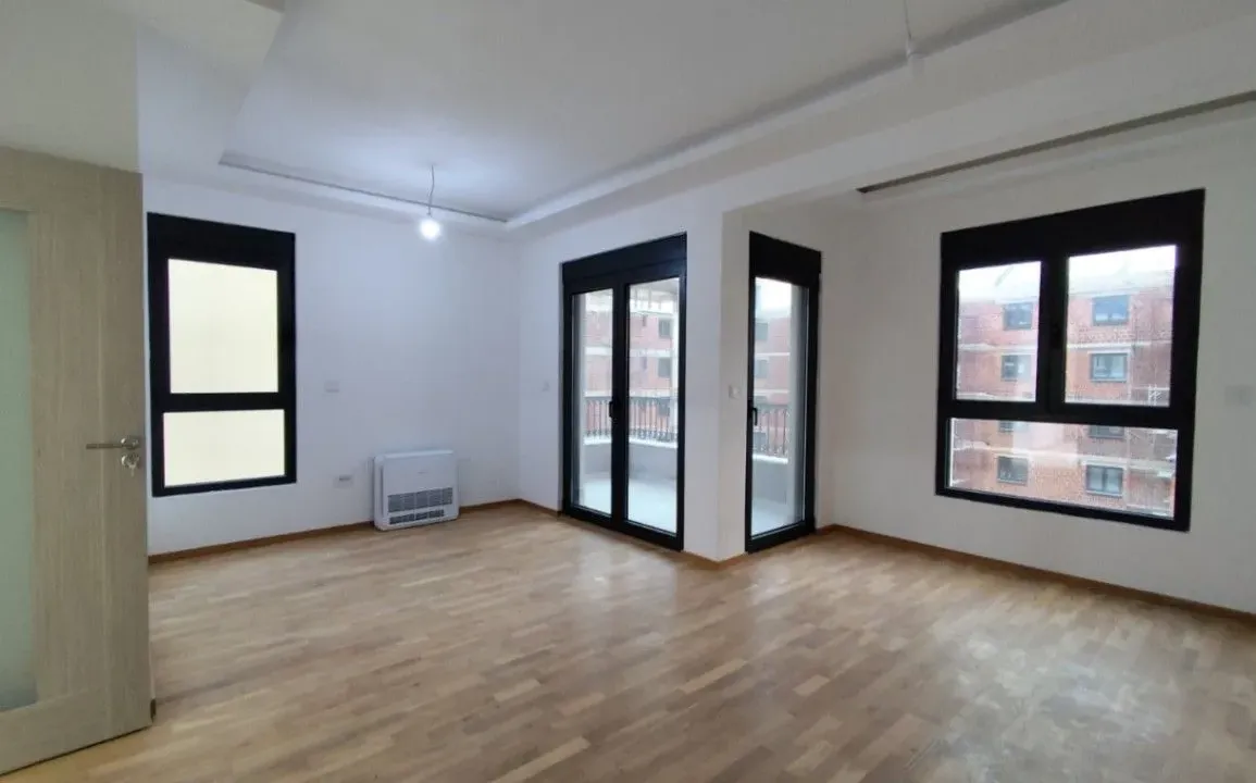 Prodaja, dvosoban stan, 69m², Šušanj, Bar