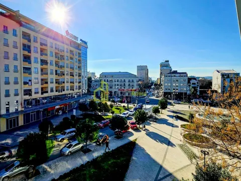 Izdavanje, poslovni prostor, 222m², Centar, Podgorica - image 11