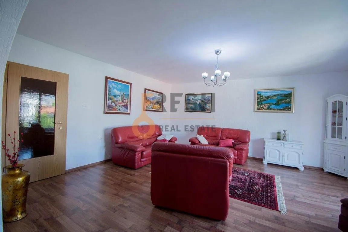 Prodaja, kuća, 450m², Stari Aerodrom, Podgorica