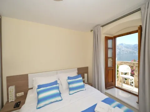 Prodaja, kuća, 251m², Prčanj, Kotor - image 13