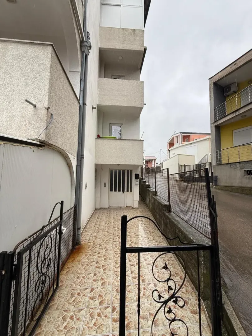 Rent, three bedroom apartment, 140m², Sutomore, Bar