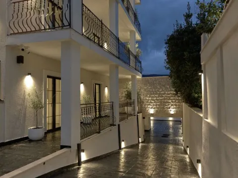 Sale, house, 424m², Tivat, Crna Gora - image 6