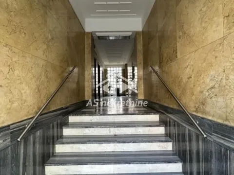 Izdavanje, stan, 223m², Kalenić Pijaca, Vračar Sve Podlokacije - image 39