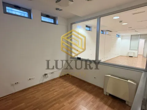 Izdavanje, poslovni prostor, 160m², Obala Morače, Podgorica - image 9