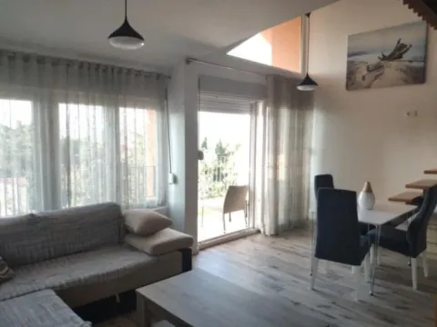 Izdavanje, jednosoban stan, 45m², Centar, Tivat